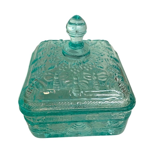 Tiara Exclusive Honey Bee Hive Dish - Picture 1 of 1